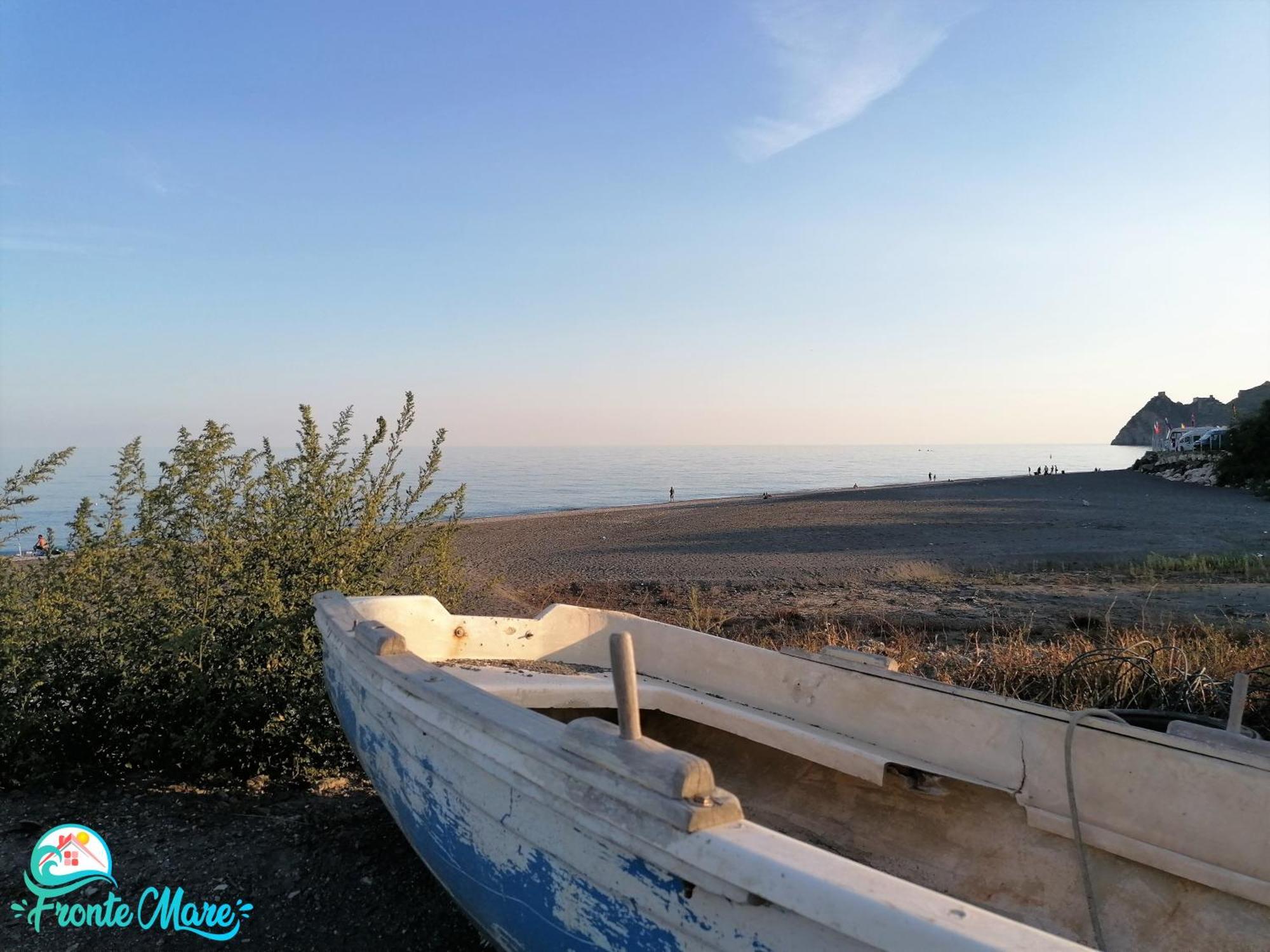Casa Fronte Mare Villa Santa Teresa Di Riva Exteriör bild